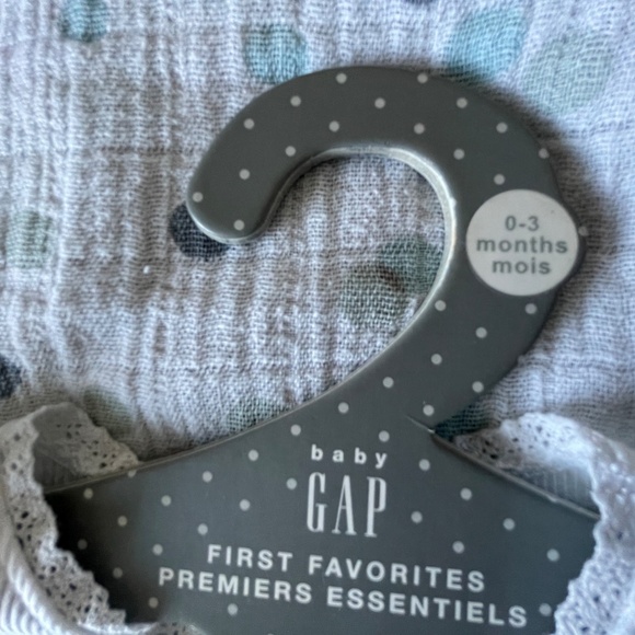 Baby GAP 3 set white ribbed onesies - Picture 4 of 4